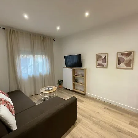 2 Bedrooms Well Connected