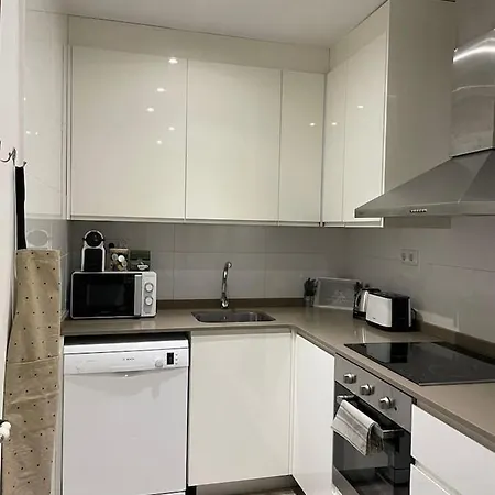 2 Bedrooms Well Connected Apartment *