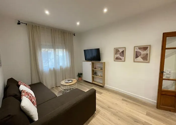 2 Bedrooms Well Connected
