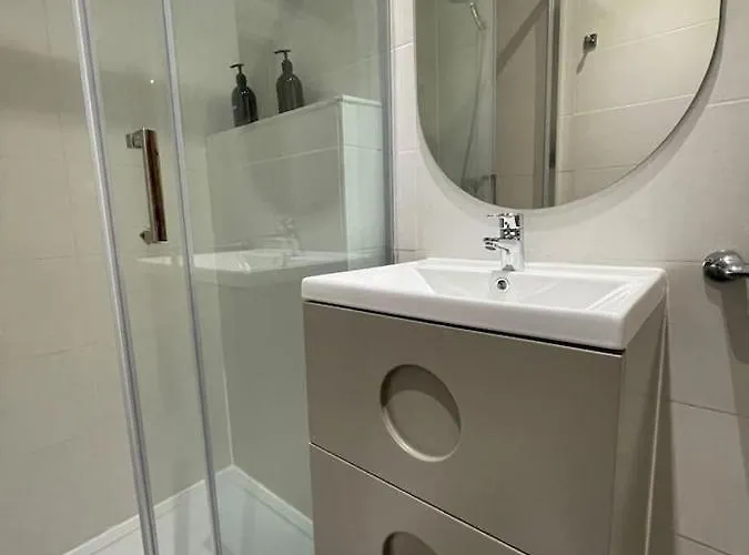 2 Bedrooms Well Connected Apartment
