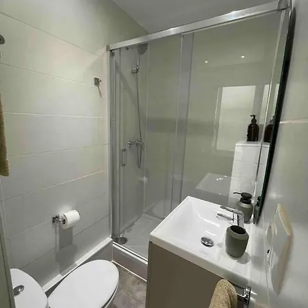2 Bedrooms Well Connected Apartment Cornella de Llobregat