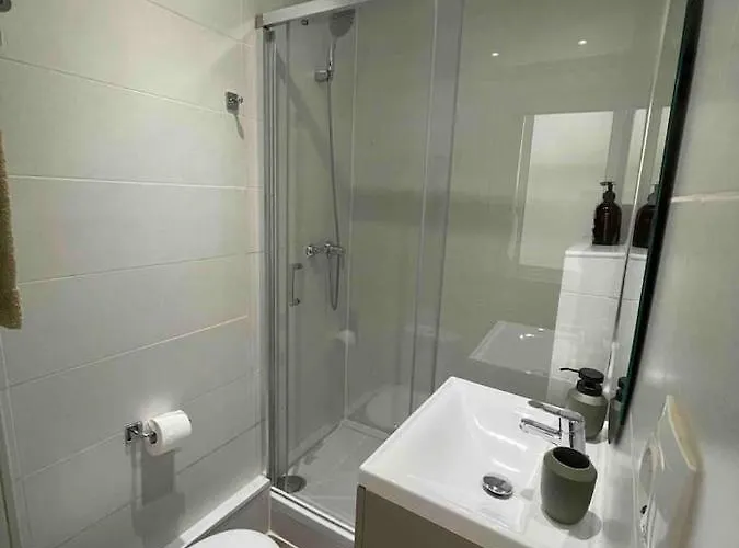 2 Bedrooms Well Connected Appartamento Cornellà de Llobregat